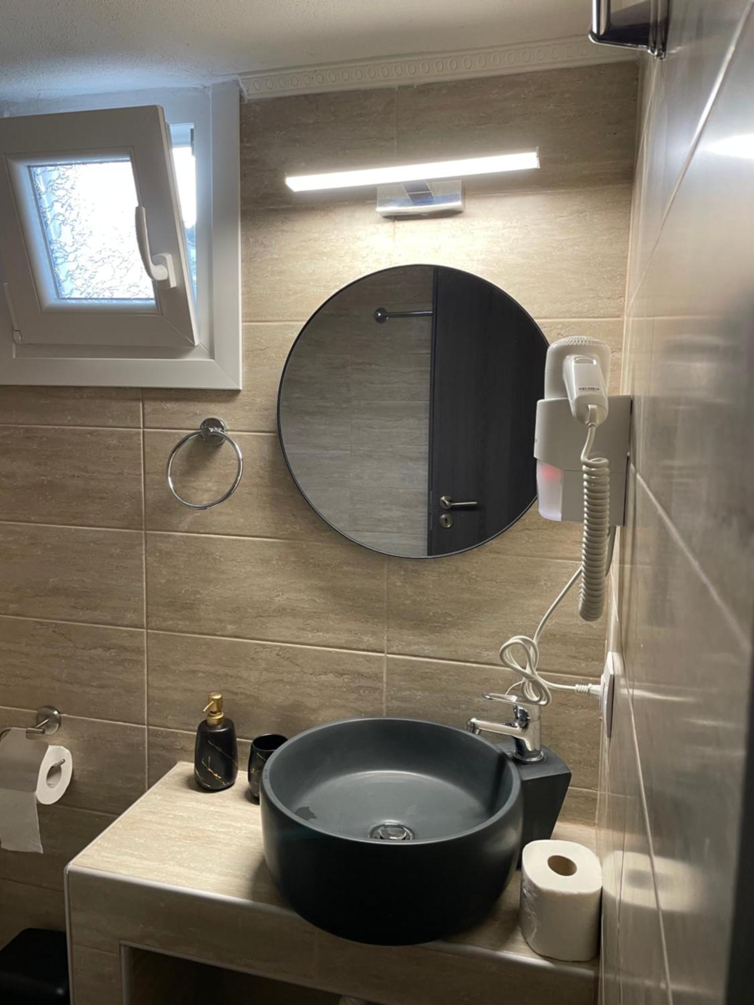 Hotel Valerios กริโอปียี ภายนอก รูปภาพ