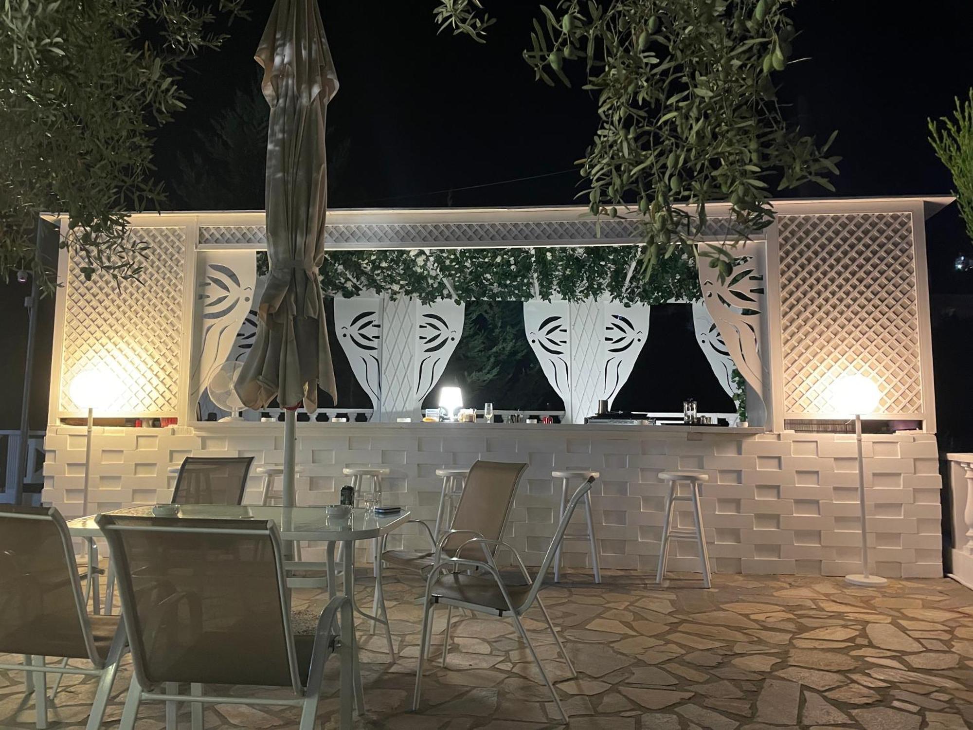 Hotel Valerios กริโอปียี ภายนอก รูปภาพ